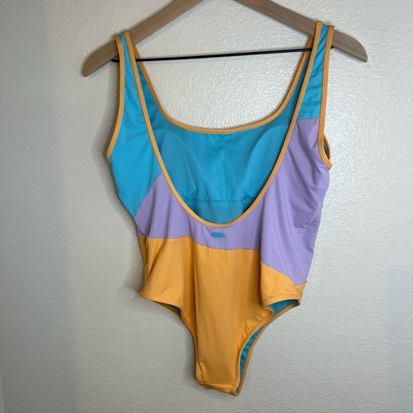 NEW Roxy Colorblock Party One Piece Swimsuit Medium - Picture 3 of 8